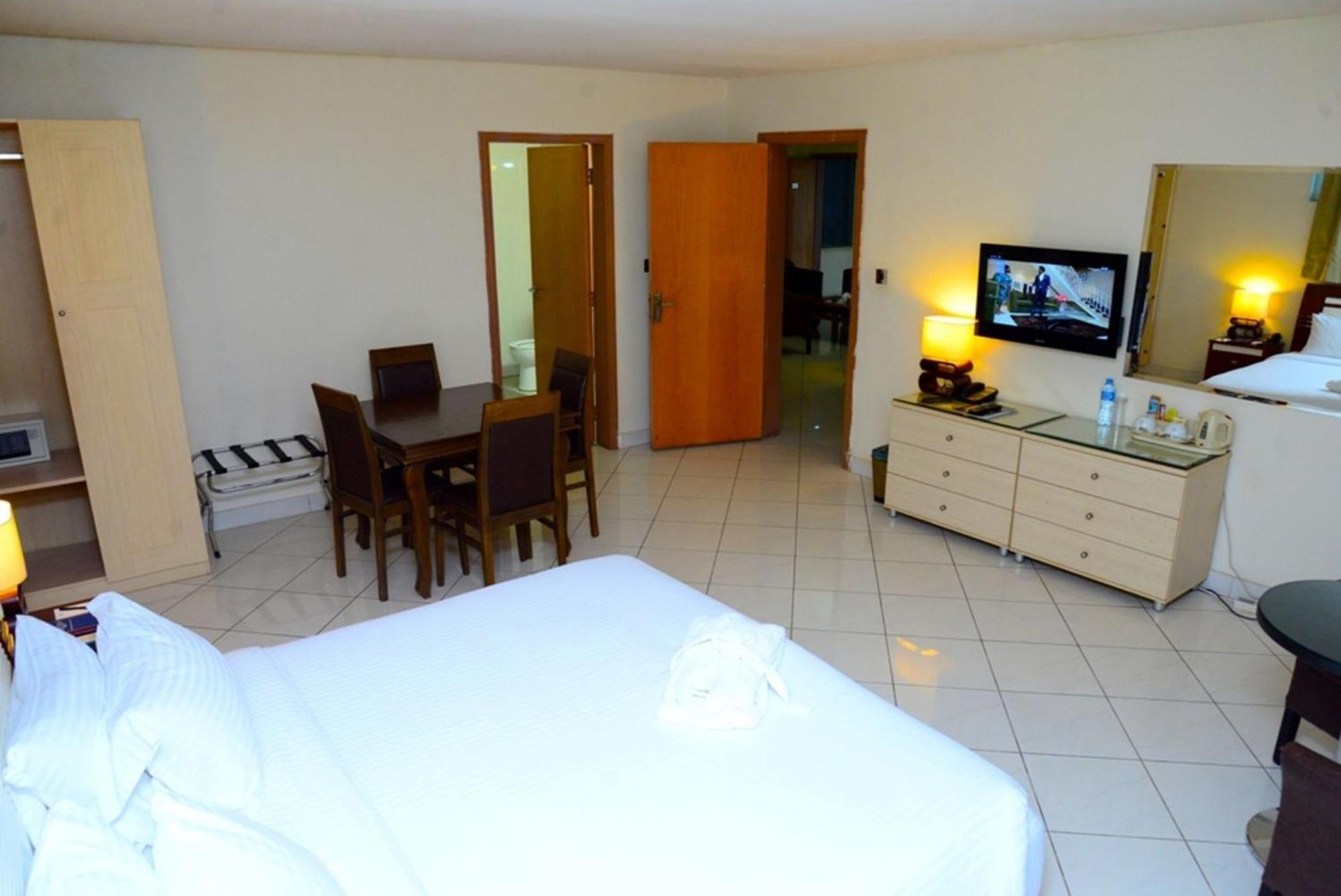 Room In Lodge - Golden Royale Hotel Enugu Extérieur photo
